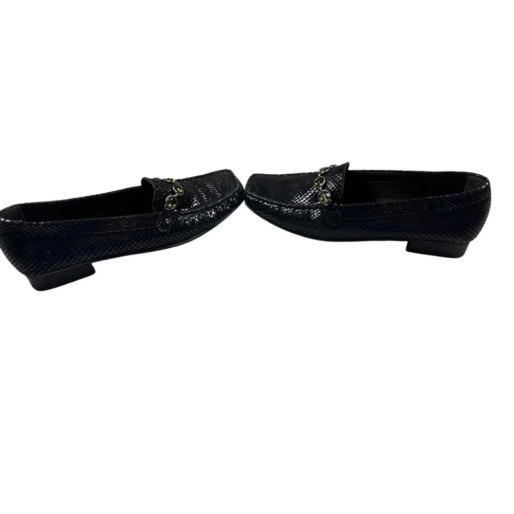 Stuart Weitzman Black Embossed Snake Print Loafers Jeweled‎ Chain Size 7